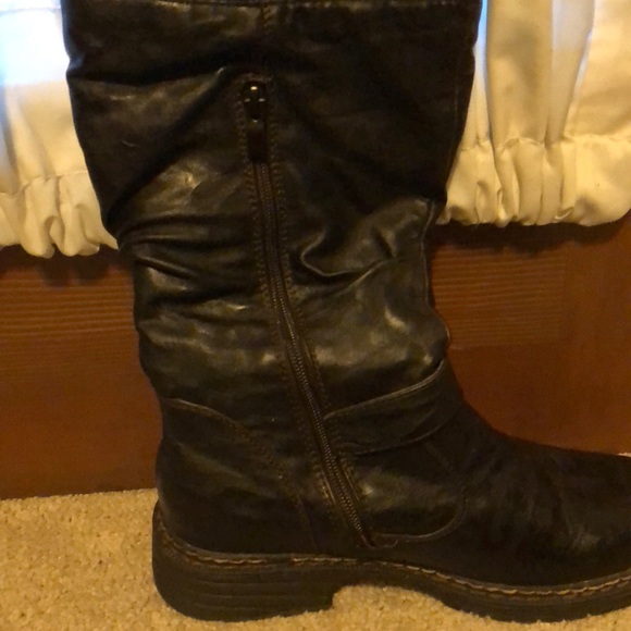 Boots - Picture 4 of 6